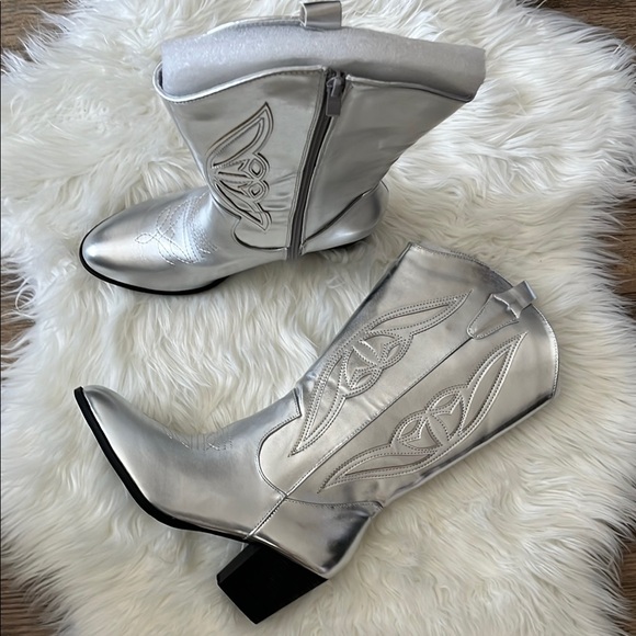 Silver Cowgirl Boots Size 10 - Picture 6 of 10